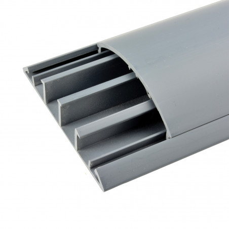 Goulotte de sol en PVC 74 x 18 mm avec adhésif - 2m